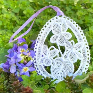 Easter FSL ornament - Violets embroidery design